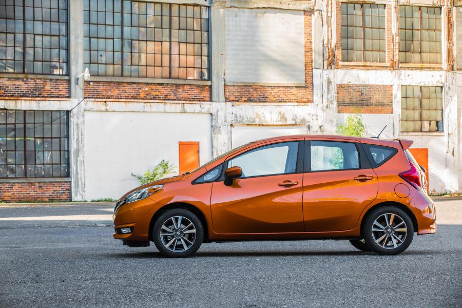  Nissan Versa Note (E12) 2016 года  (фото 4 из 19)